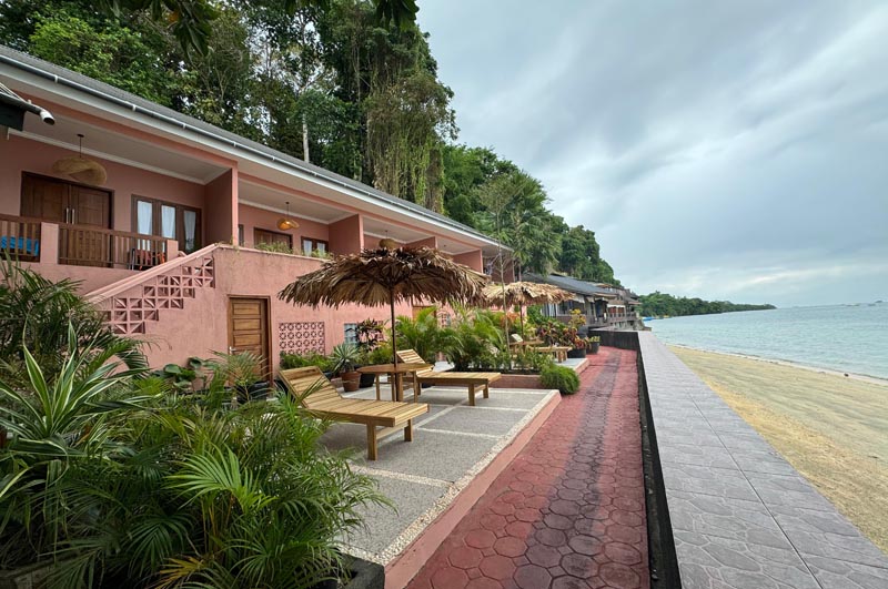 Bastianos Bunaken Deluxe Beachfront