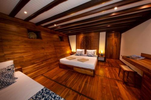 07 Nights Komodo Lower Deck Double Cabin Coralia Liveaboard 2027